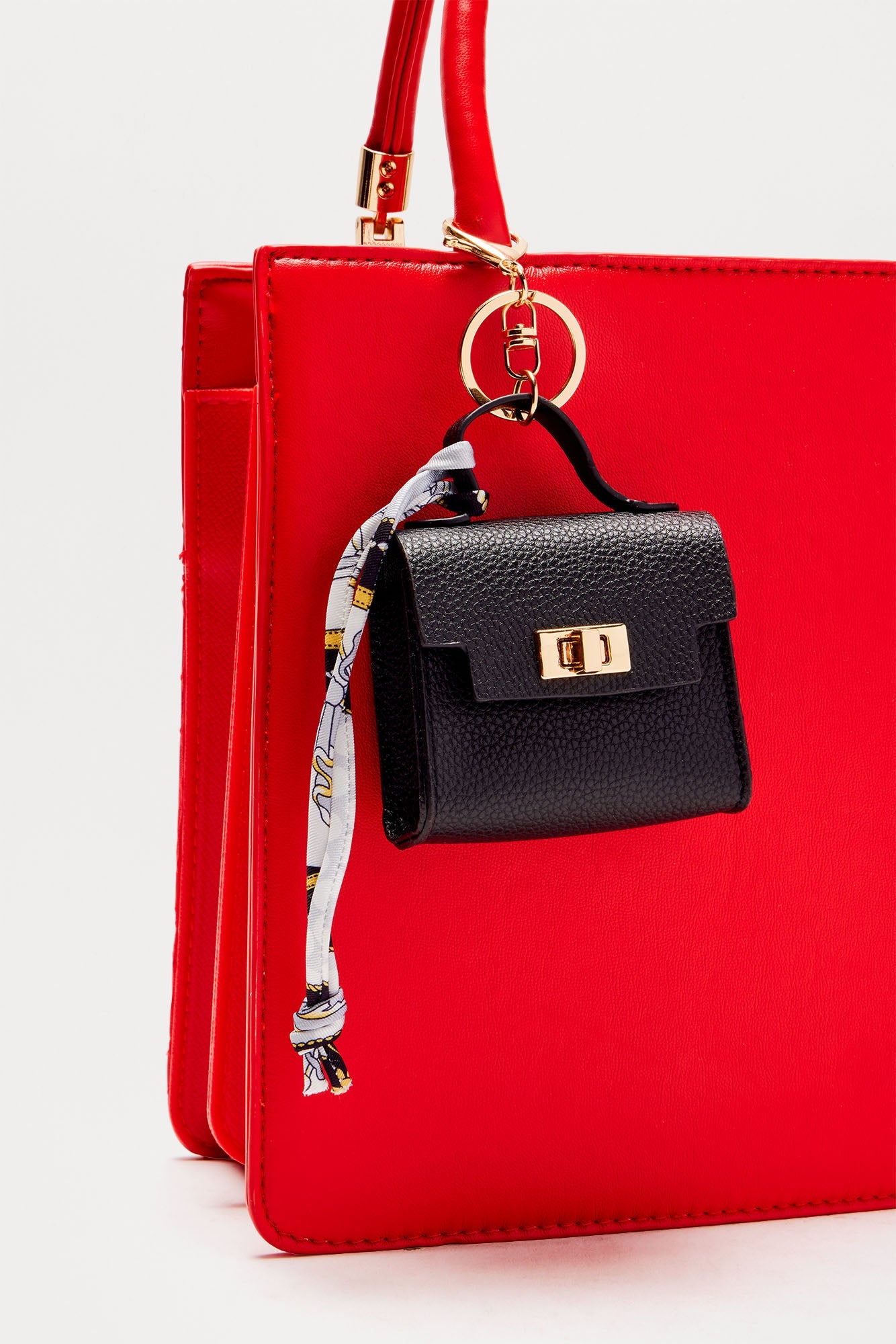 https://cdn.shopify.com/s/files/1/0293/9277/files/09-30-24_S15_67_ZDKAC81471_Black_CZ_14-32-395802_ES.jpg?v=1727974530