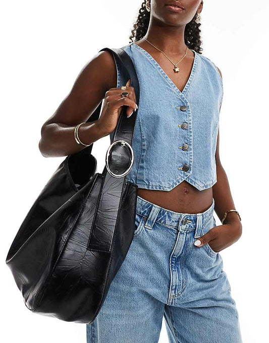 https://images.asos-media.com/products/glamorous-oversized-shoulder-bag-with-buckle-detail-in-black/206776149-1-black?$n_750w$&wid=750&fit=constrain