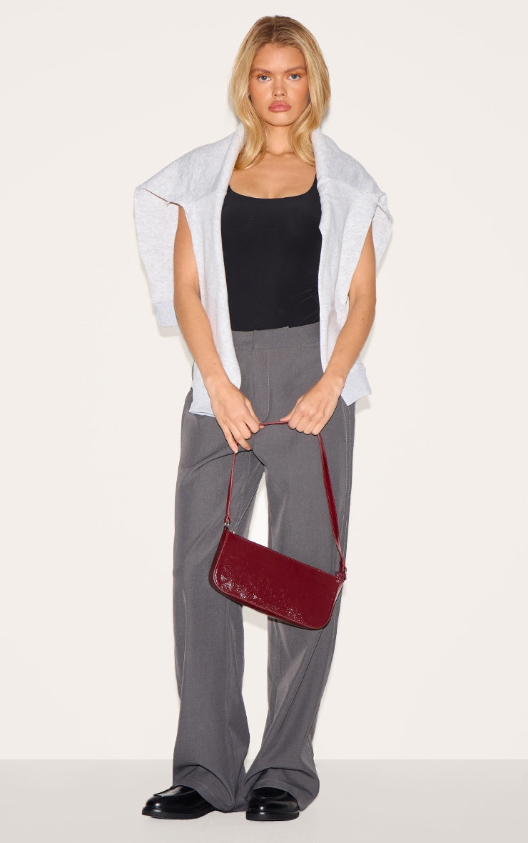 https://cdn-img.prettylittlething.com/b/4/5/2/b4524d88c1b797a5efc5c43921b2e02cbef1ddf2_CNF0751_3_black_basic_slinky_scoop_neck_bodysuit.jpg