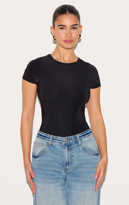 https://cdn-img.prettylittlething.com/1/d/e/8/1de8d9ba569effb5bdc5c9a4717423c223ee5d23_CNF0742_1_black_basic_slinky_short_sleeve_bodysuit.jpg
