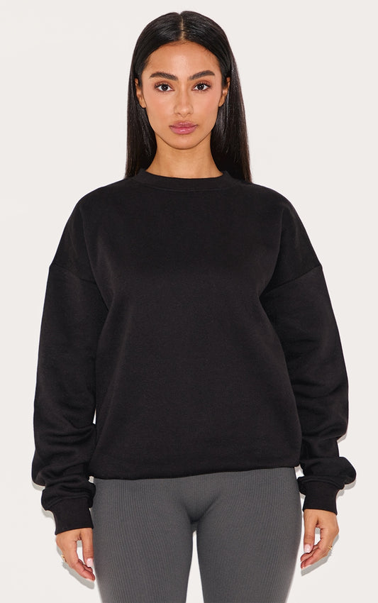 https://cdn-img.prettylittlething.com/3/5/f/1/35f11f9e4e920cedf937c0271fb84cec5161ce31_CNG1318_1_petite_black_ultimate_basic_oversized_sweatshirt.jpg