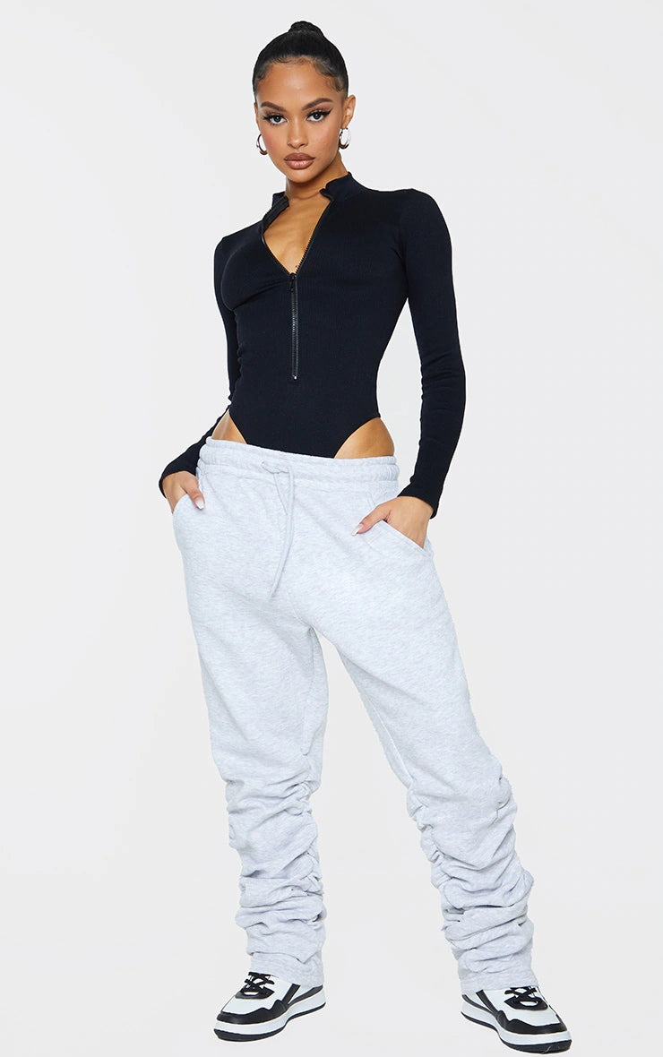 https://cdn-img.prettylittlething.com/6/c/6/b/6c6b3e31e15400191ff0f3df657f6c7a5875a5e1_CMT6658_3_black_contour_rib_zip_up_long_sleeve_bodysuit.jpg
