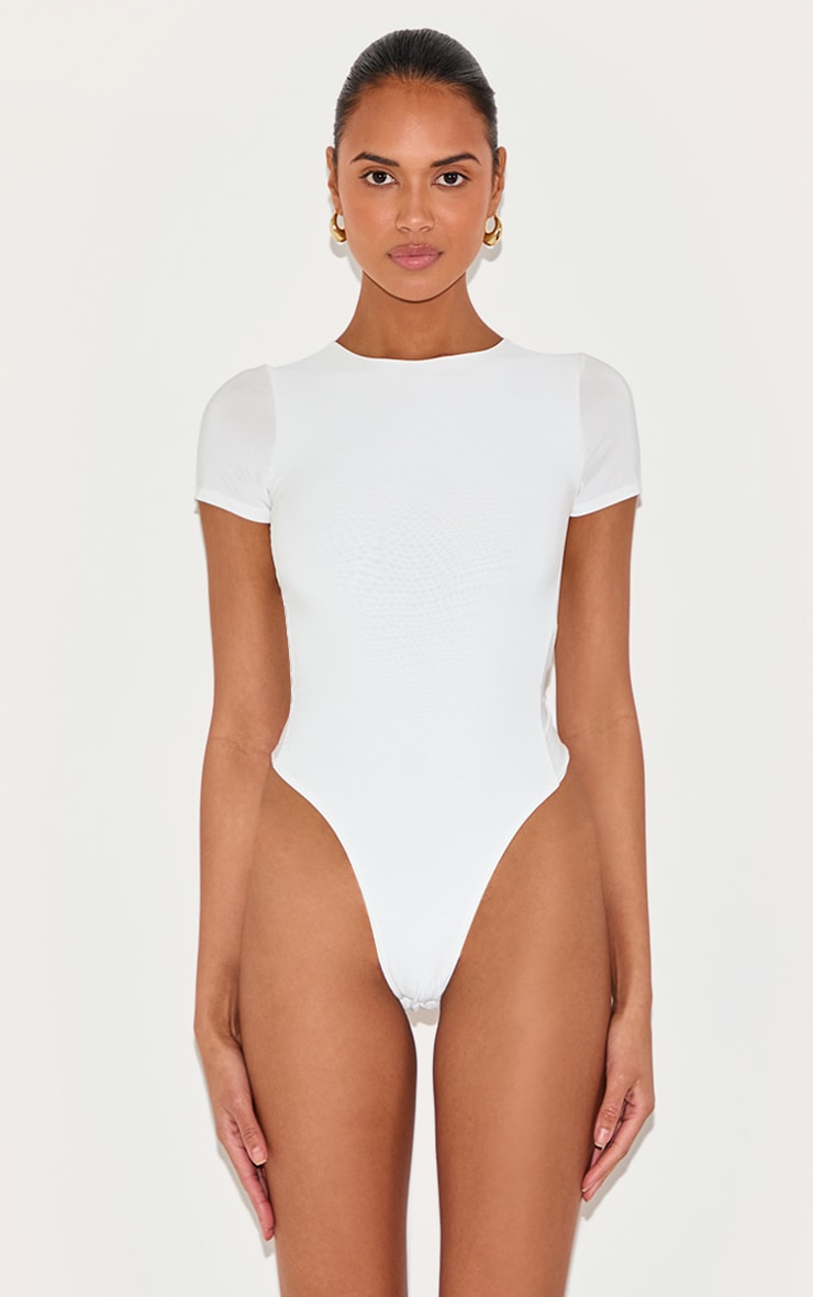 https://cdn-img.prettylittlething.com/d/a/4/9/da491c7db1da8991853a7629b15ba993d5fb45c2_CNF0743_2_white_basic_slinky_short_sleeve_bodysuit.jpg